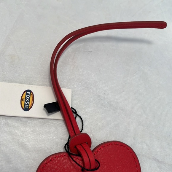 Fossil heart shaped luggage tag/key holder - Picture 3 of 5